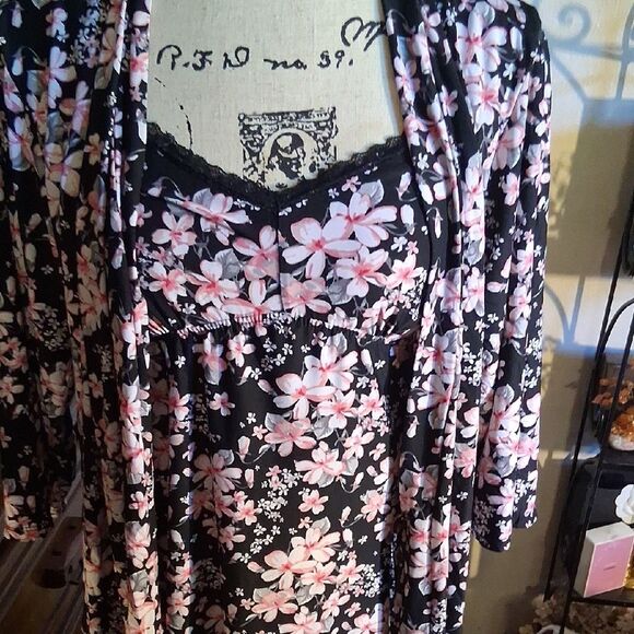 Renè Rofè Floral Black and Pink Nightgown Kimono Set Size Medium - Picture 10 of 12